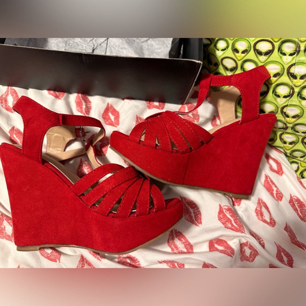 Torrid Wedges 7W